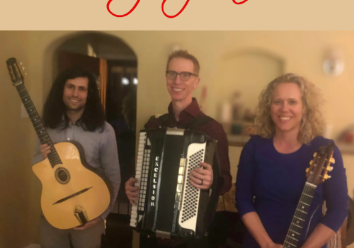 Three people with two guitars and an accordion, smiling indoors under "Swing Spontané" text.